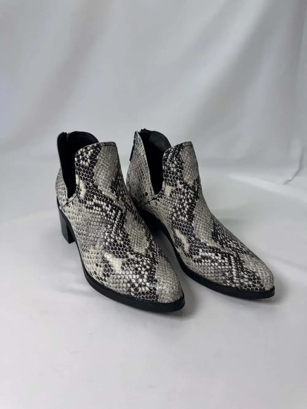 Blondo Eliza Western Waterproof Snakeskin Ankle Booties Size 6.5M Side Zip